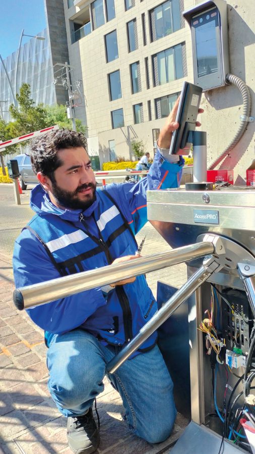 Instalación acceso peatonal